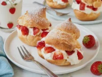 Windbeutel mit Erdbeeren